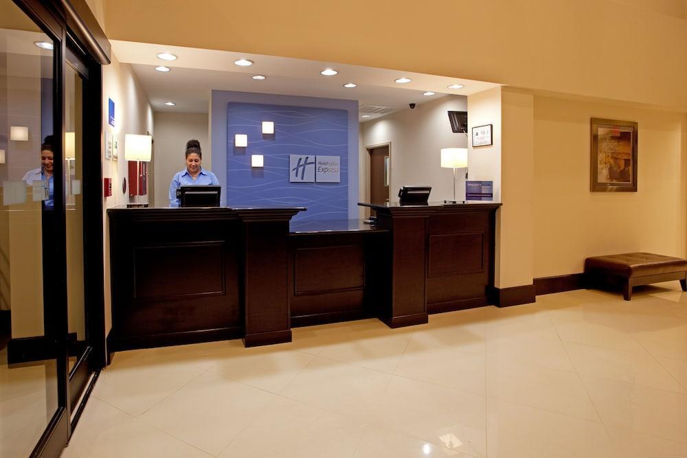 Holiday Inn Express Hotel & Suites Hope Mills-Fayetteville Airport By Ihg Exteriér fotografie