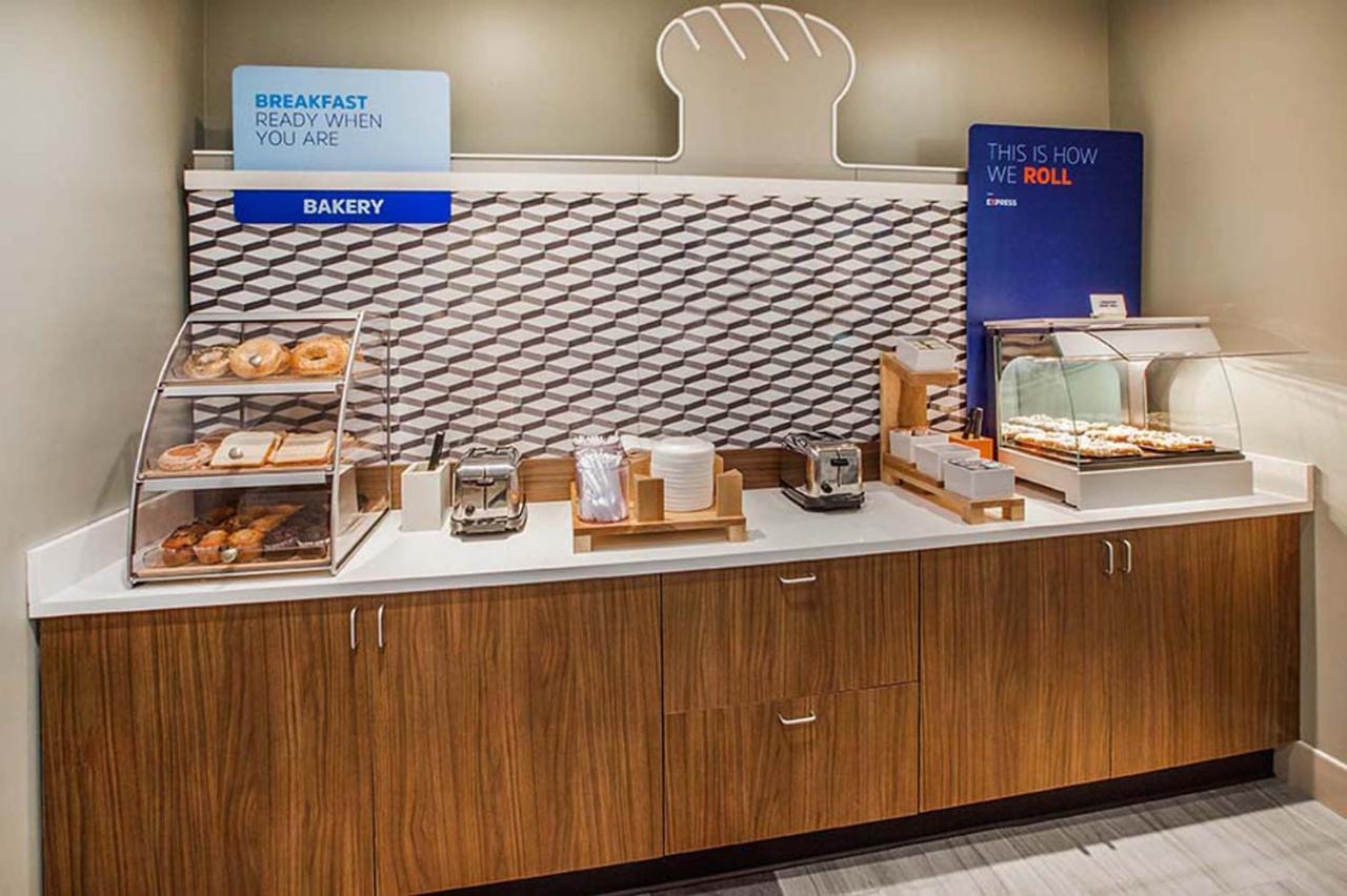 Holiday Inn Express Hotel & Suites Hope Mills-Fayetteville Airport By Ihg Exteriér fotografie